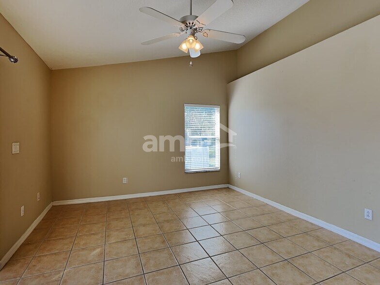 Building Photo - 2041 Ancient Oak Dr