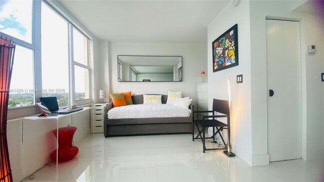 Building Photo - 5600 Collins Ave