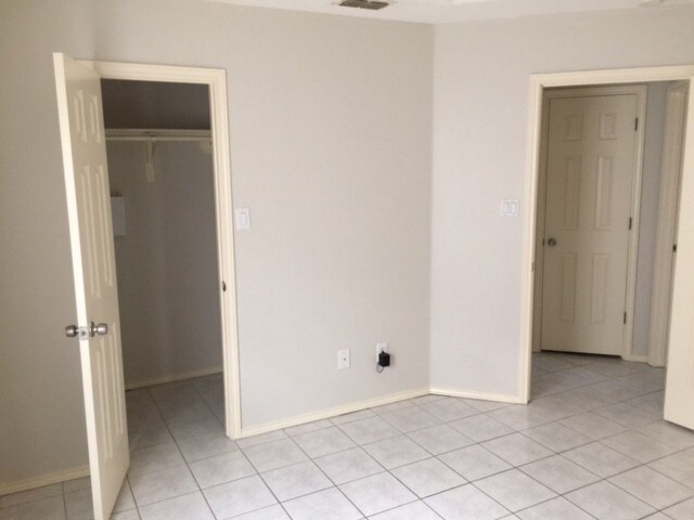 Building Photo - 2303 Moonlight Ln