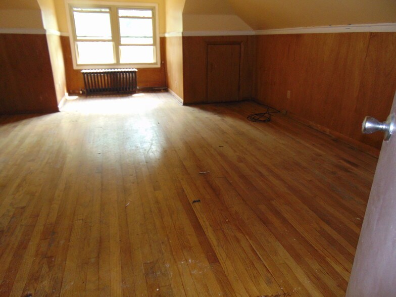 Building Photo - 7637 S Eberhart Ave
