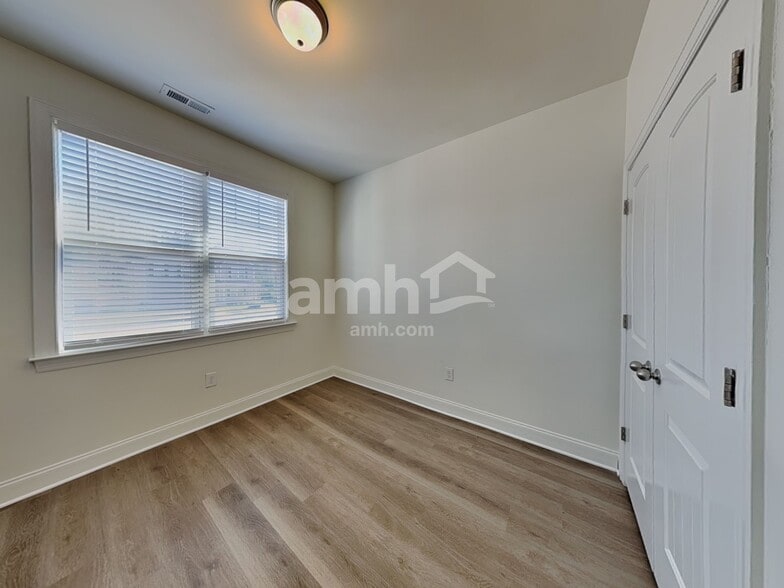 Building Photo - 166 Sequoia Dr