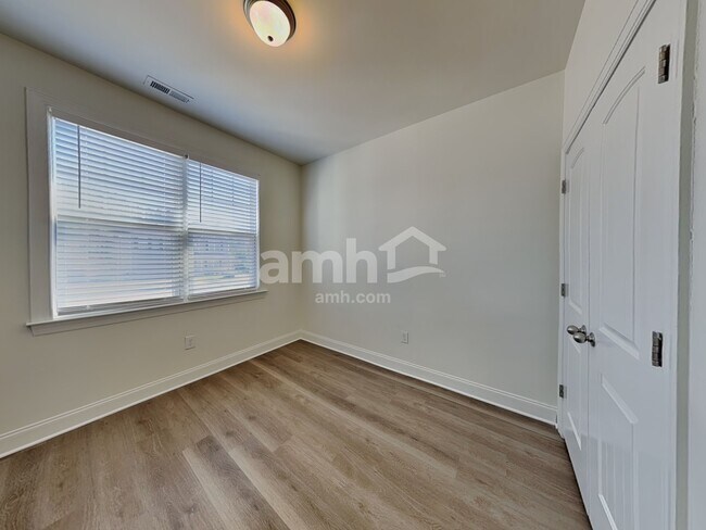 Building Photo - 166 Sequoia Dr