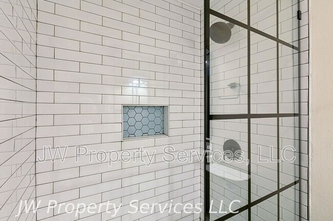 Building Photo - 5225 Magazine St