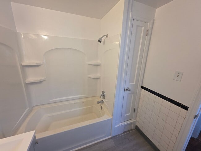 Building Photo - 4 S Cannon Dr