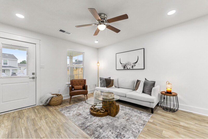 Building Photo - 1016 Middle Ln