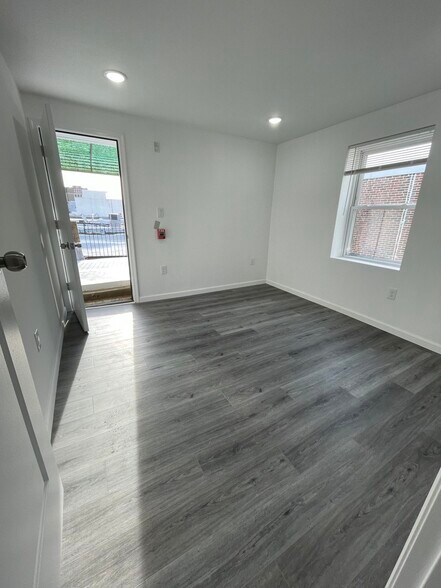 Building Photo - 1215 S 13th St