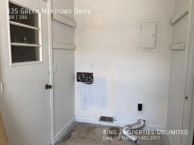 Building Photo - 335 Green Meadows Dr
