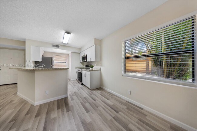 Building Photo - 9999 Summerbreeze Dr