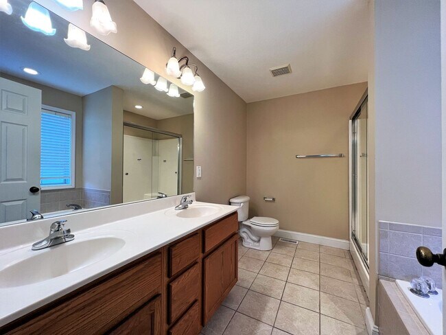 Building Photo - FOUNTAIN CITY: 3 BEDROOM, 2 BATH IN MAPLE ...