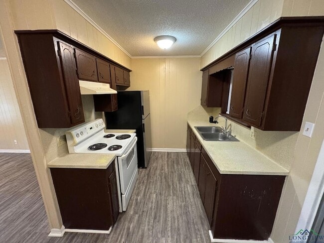 Building Photo - 605 Circle Dr