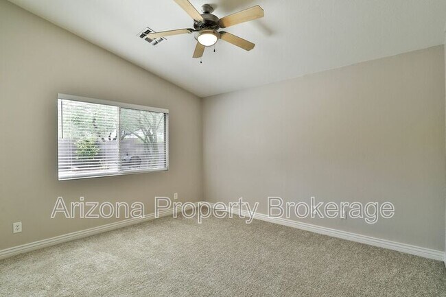 Building Photo - 451 E Appaloosa Rd