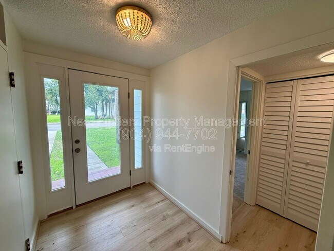 Building Photo - 222 7th St