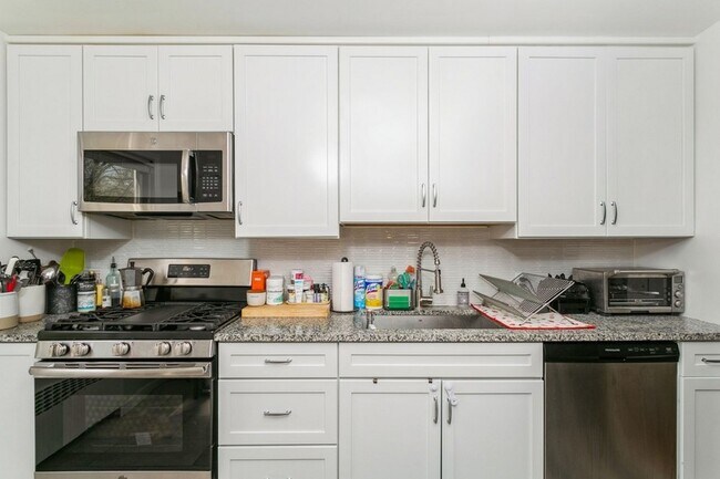 Building Photo - 160 Magnolia Ave