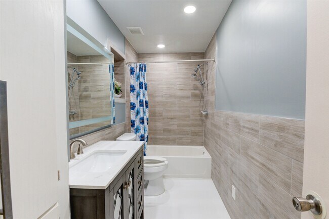 Building Photo - 7900 Westheimer Rd