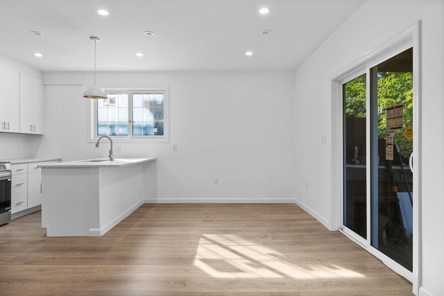 Building Photo - 172 Lexington Ave