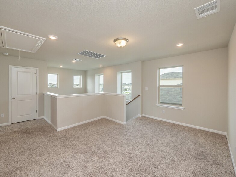 Building Photo - 120 Serpens St