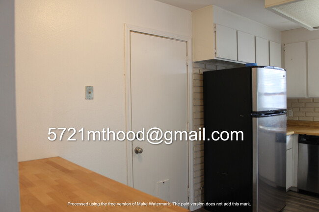 Building Photo - 5721 mount hood court