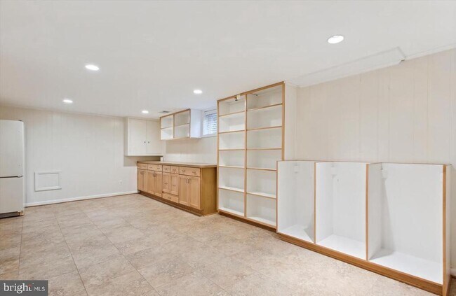 Building Photo - 7202 Heights Ct