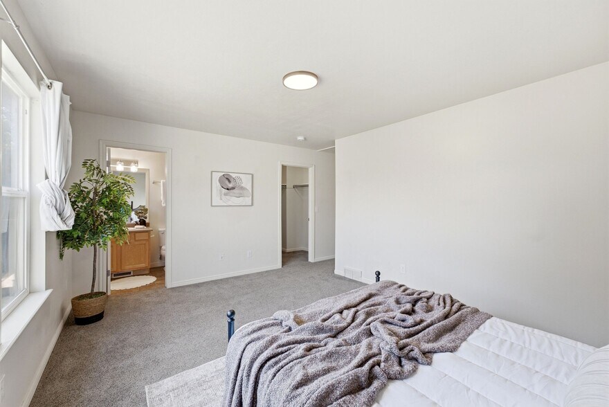 Building Photo - 3687 E Royal Troon Dr