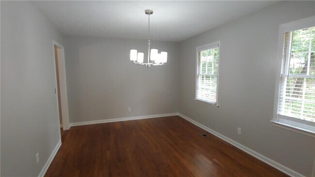 Building Photo - 316 Creekbend Dr