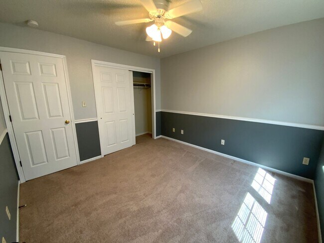 Building Photo - 3 Bedroom 2 Bathroom Duplex