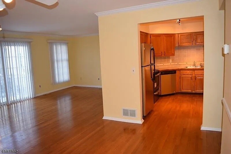 Building Photo - 65 Jamestown Rd