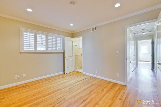 Building Photo - Stylish San Jose Home and Private Yard