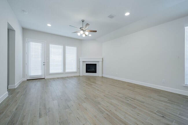 Building Photo - Welcome to Your brand new 3 bed 2 Bath Hom...