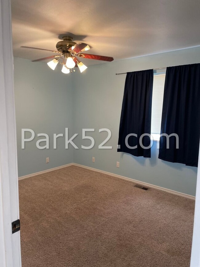 Building Photo - 4 Bedroom Single Family Home