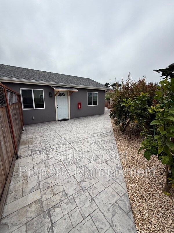 Building Photo - 142 Peppertree Pl