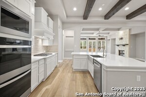 Building Photo - 914 Gyngell Ln