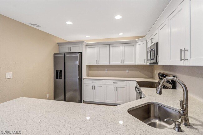 Building Photo - 6310 Royal Woods Dr