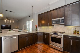 Building Photo - 2211 Hutchins St