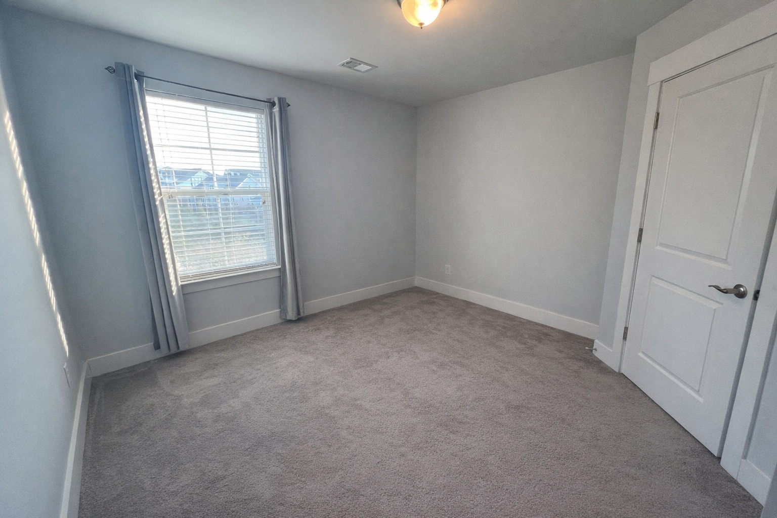 Building Photo - 2028 Gracious Dr