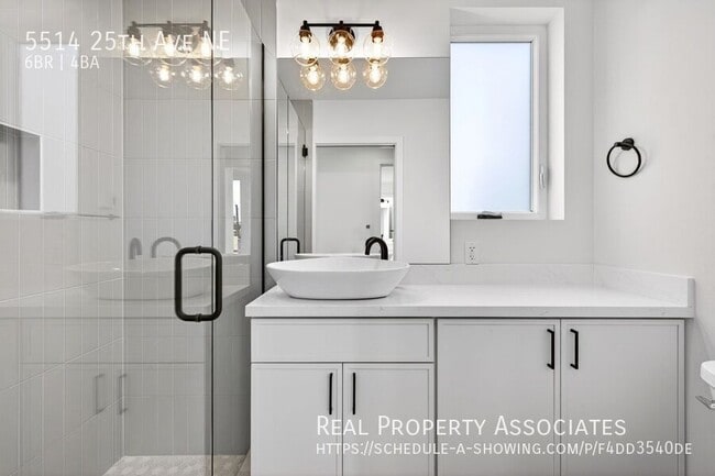 Building Photo - 5514 25th Ave NE