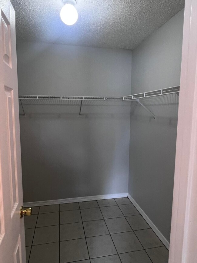 Building Photo - 2809 Geronimo Dr