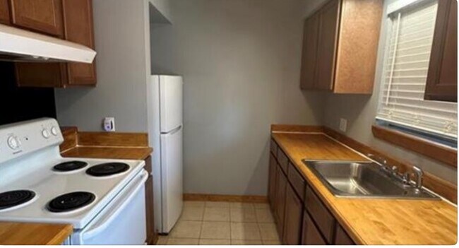 Building Photo - 1867 Florida Dr