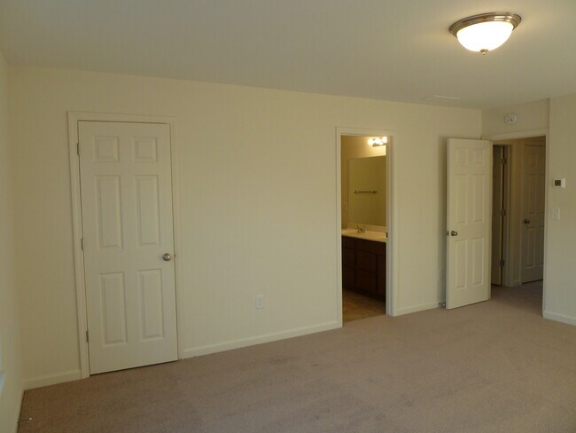 Building Photo - Beautiful Brick Home in Primrose Creek – B...