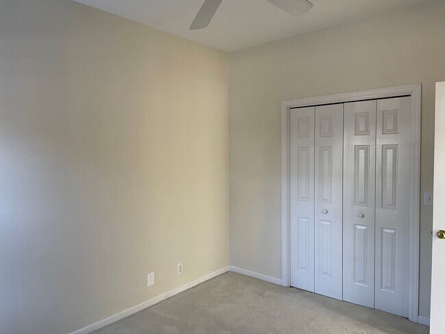 Building Photo - 3 Bedroom 2 Bathroom with a  Bonus Room  House in Winding River Plantation