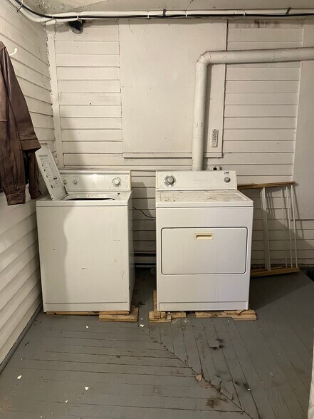 Laundry - 505 S Jefferson Way