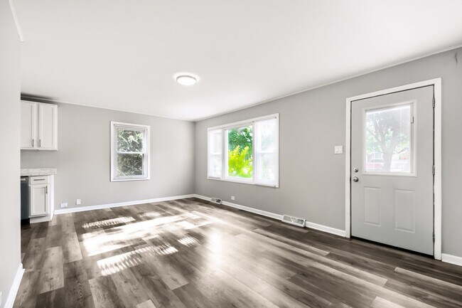 Building Photo - 15013 Springfield Ave