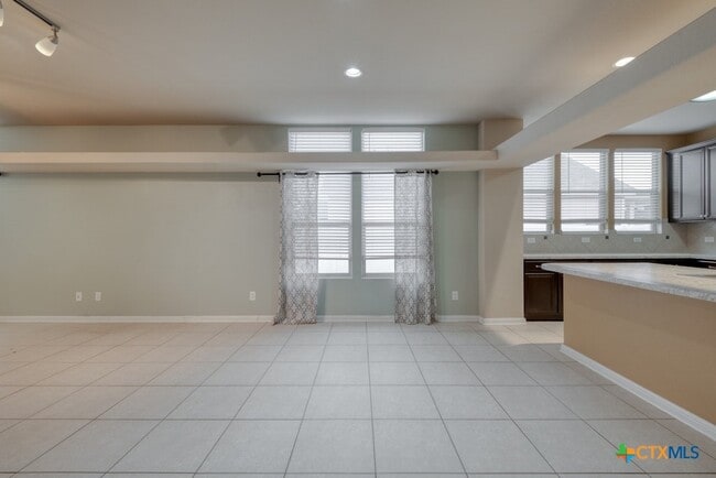 Building Photo - 338 Newberry Tr