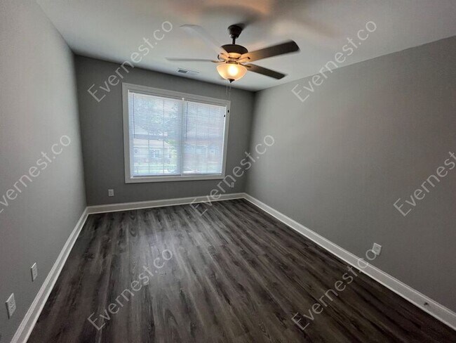 Building Photo - 5322 Roosevelt Rd