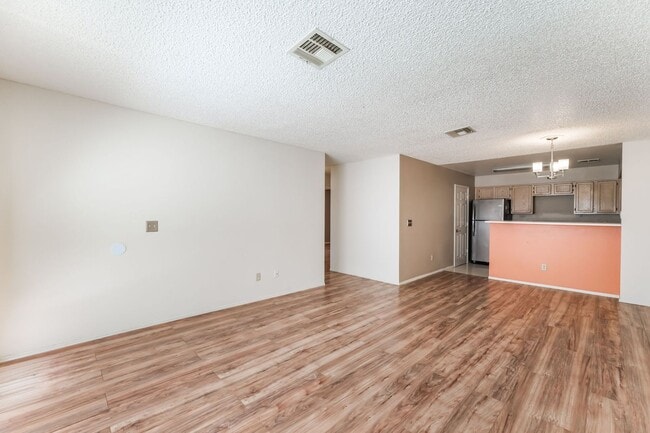 Building Photo - Single Story  2 bedroom and 2 bathroom Con...