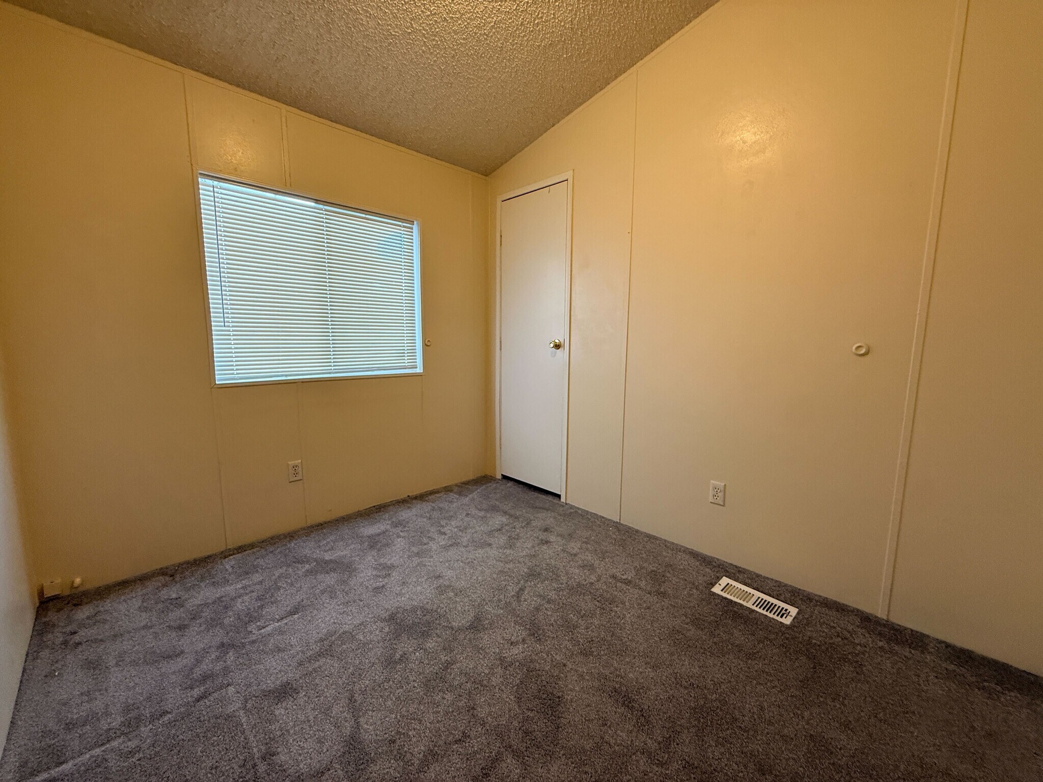 Building Photo - 3601 E Wyoming Ave