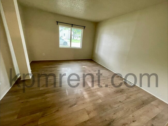 Building Photo - 303 Chestnut St