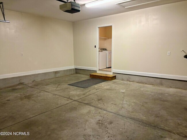 Building Photo - 7109 Verona Dr