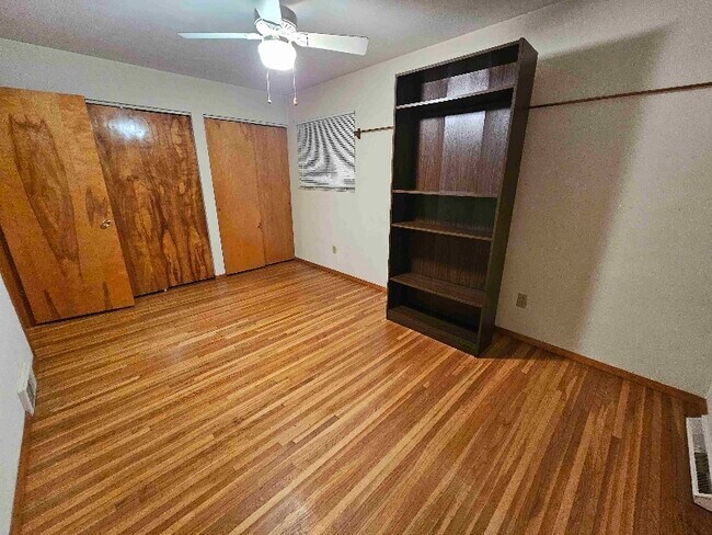 Building Photo - 452 S Yarrow St