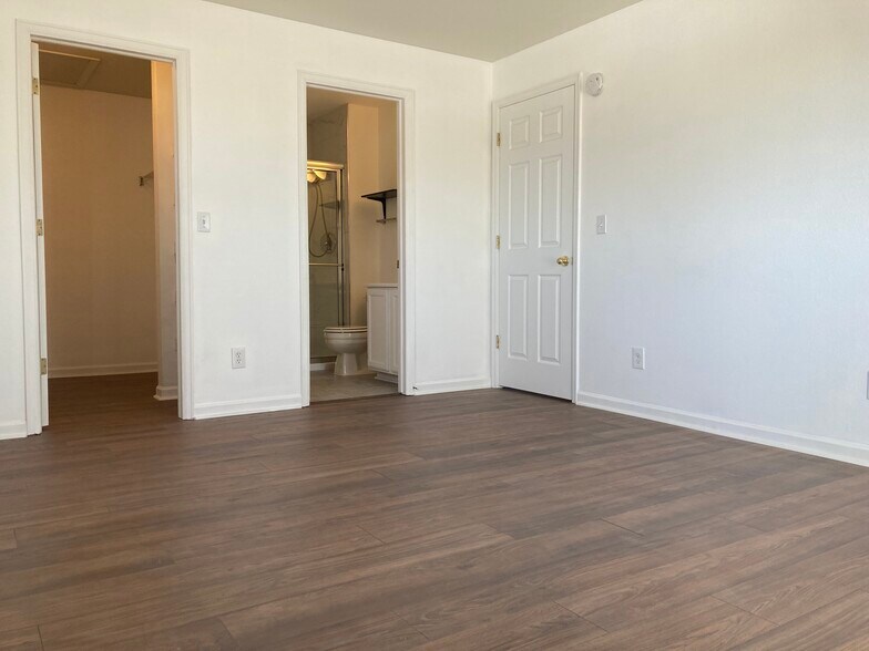 Building Photo - 4676 White Rock Cir