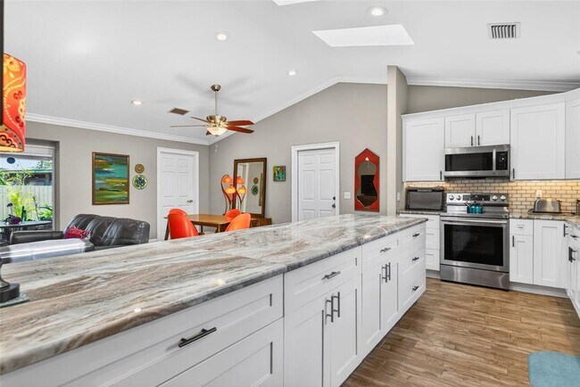 Building Photo - 4420 Porpoise Dr SE